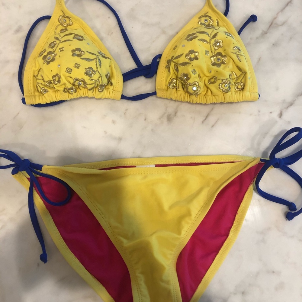 Yellow strappy bikini with blue straps